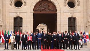 Die Ukraine-Unterstützer planen erste gemeinsame Militärmanöver. Die Ukraine-Unterstützer planen erste gemeinsame Militärmanöver.