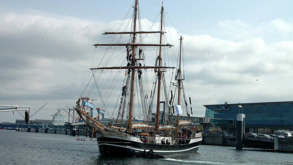 Rückkehr und Begrüßung am 24.04.2010 in Kiel Rückkehr und Begrüßung am 24.04.2010 in Kiel