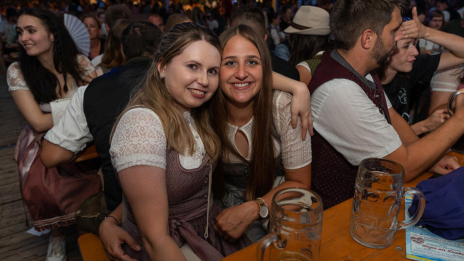 Die Partybilder vom Freitag, 18. August 2023, aus dem Festzelt Reisinger. Die Partybilder vom Freitag, 18. August 2023, aus dem Festzelt Reisinger.