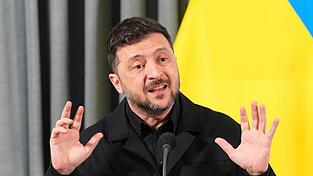 Der ukrainische Pr&auml;sident Wolodymyr Selenskyj erwartet nach Moskaus Ablehnung einer Feuerpause zum westlichen Weihnachtsfest massive russische Angriffe an den Feiertagen. (Archivbild)