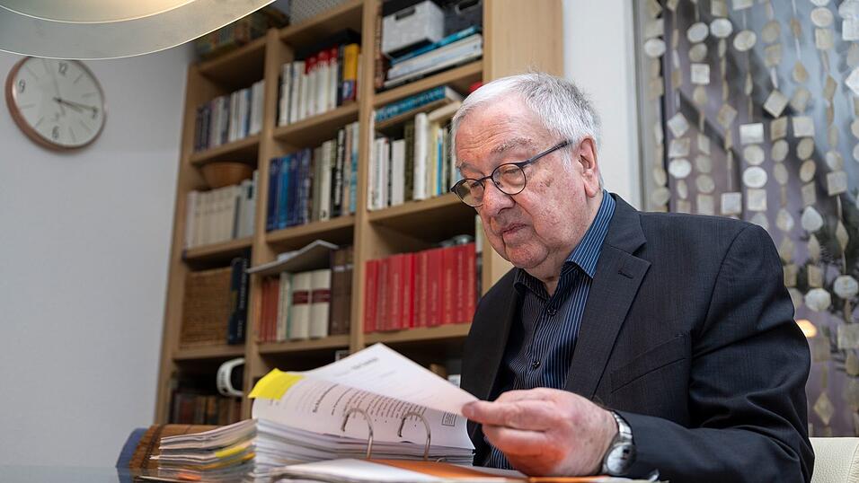 Der Psychologe und Kriminologe Rudolf Egg hat mehr als 1.000 Anzeigen aus der Kölner Silvesternacht ausgewertet. (Archivbild) Der Psychologe und Kriminologe Rudolf Egg hat mehr als 1.000 Anzeigen aus der Kölner Silvesternacht ausgewertet. (Archivbild)