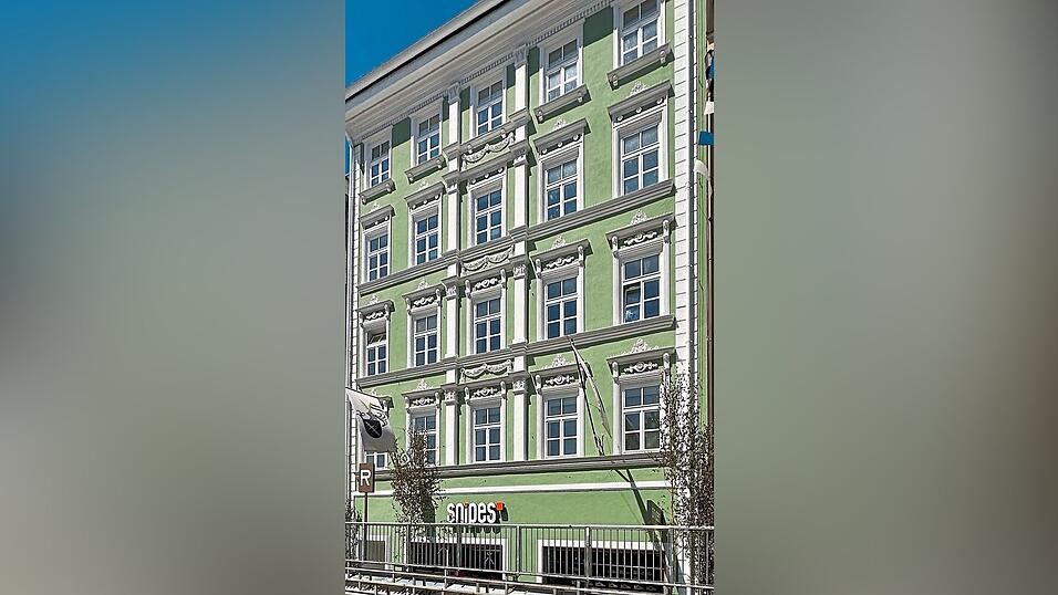 Das ehemals denkmalgeschützte Haus Altstadt 88 erscheint nur noch zur Altstadt hin historisch. Im Inneren hat es zu viele Umbauten gegeben, die dem Landesamt für Denkmalpflege verborgen blieben.