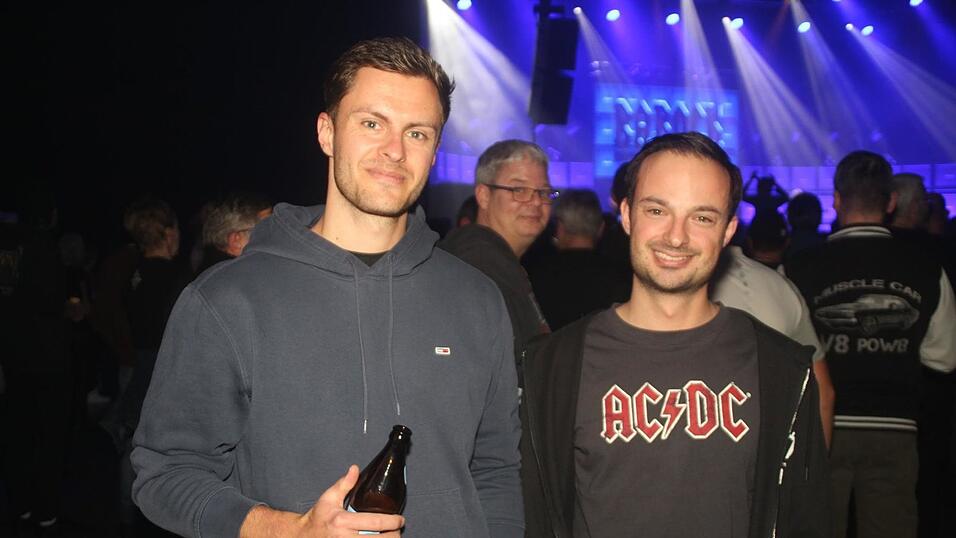 Eindrücke vom Konzertabend der AC/DC-Coverband Barock in er Landshuter Sparkassen-Arena. Eindrücke vom Konzertabend der AC/DC-Coverband Barock in er Landshuter Sparkassen-Arena.