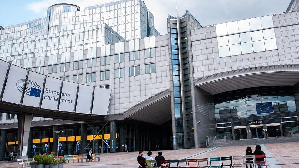 Im Europaparlament in Brüssel (Archiv) arbeiten Konservative, Sozialdemokraten und Liberale normalerweise zusammen. Doch ihre Allianz ist ins Rutschen geraten. Im Europaparlament in Brüssel (Archiv) arbeiten Konservative, Sozialdemokraten und Liberale normalerweise zusammen. Doch ihre Allianz ist ins Rutschen geraten.