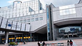 Im Europaparlament in Brüssel (Archiv) arbeiten Konservative, Sozialdemokraten und Liberale normalerweise zusammen. Doch ihre Allianz ist ins Rutschen geraten.