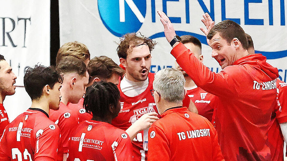 Jobgarantie: &bdquo;Wir sind mit seiner Arbeit hier bei uns sehr zufrieden&ldquo;, sagt TG-Sportleiter Kilian Zieglmaier &uuml;ber Cheftrainer Csaba Sz&uuml;cs (rechts). Der fr&uuml;here Bundesligaprofi und slowakische Ex-Nationalspieler wird auch kommende Saison an der Seitenlinie der Landshuter stehen.