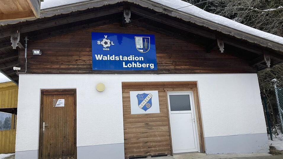 Das Umkleideh&auml;uschen und der Ger&auml;teraum werden derzeit ausger&auml;umt.