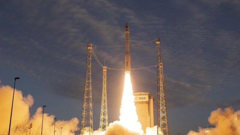 Könnte es so auch bald vor der Küste der Ostsee aussehen? Eine 'Vega'-Trägerrakete startet auf dem europäischen Weltraumbahnhof Kourou in Französisch-Guyana. Könnte es so auch bald vor der Küste der Ostsee aussehen? Eine 'Vega'-Trägerrakete startet auf dem europäischen Weltraumbahnhof Kourou in Französisch-Guyana.