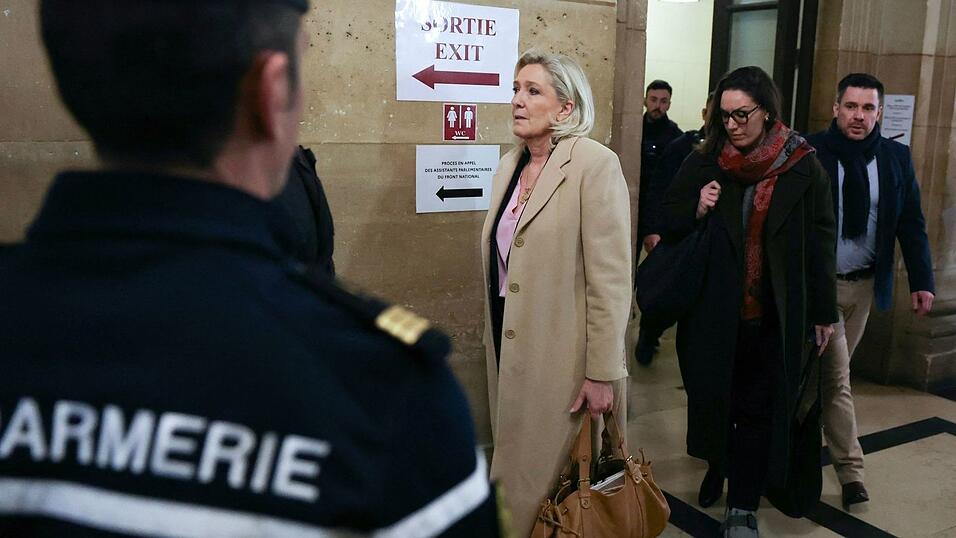 Le Pen weist die Vorw&uuml;rfe zur&uuml;ck.