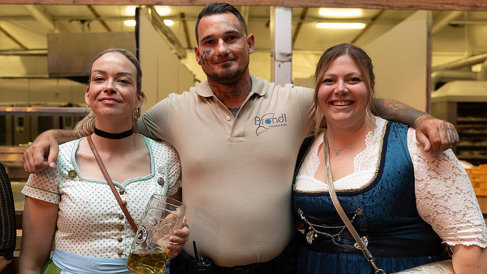 Die Partybilder vom Dienstag, 11. August, aus dem Festzelt Weckmann. Die Partybilder vom Dienstag, 11. August, aus dem Festzelt Weckmann.