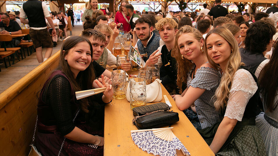 Die Partybilder vom Donnerstag, 14. August, aus dem Festzelt Nothaft. Die Partybilder vom Donnerstag, 14. August, aus dem Festzelt Nothaft.