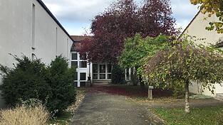Hier im Gebäude des ehemaligen Jugendwohnheims an der Pettenkoferstraße könnte die Außenstelle für die St. Josef-Grundschule entstehen. Ob und wann dieses Projekt umgesetzt werden kann, steht aber noch nicht fest. Die mit rund 370 Schülern größte Grundschule der Stadt muss einen hohen Betreuungsbedarf bewältigen. Hier im Gebäude des ehemaligen Jugendwohnheims an der Pettenkoferstraße könnte die Außenstelle für die St. Josef-Grundschule entstehen. Ob und wann dieses Projekt umgesetzt werden kann, steht aber noch nicht fest. Die mit rund 370 Schülern größte Grundschule der Stadt muss einen hohen Betreuungsbedarf bewältigen.