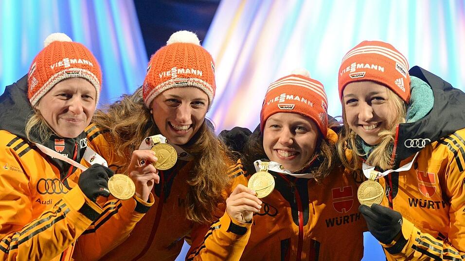 Franziska Hildebrand, Vanessa Hinz, Laura Dahlmeier und Franziska Preuß mit ihren Goldmedaillen 2015. Franziska Hildebrand, Vanessa Hinz, Laura Dahlmeier und Franziska Preuß mit ihren Goldmedaillen 2015.