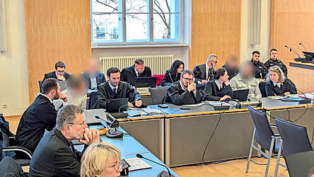 „Diese Menschen sind voller krimineller Energie“, sagt das 55-jährige Opfer über die vier Angeklagten.