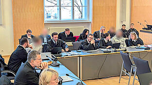 „Diese Menschen sind voller krimineller Energie“, sagt das 55-jährige Opfer über die vier Angeklagten.