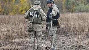 Abgeordnete des Europaparlaments haben die EU-Mitgliedsstaaten am Dienstag zu mehr Milit&auml;rhilfe f&uuml;r die Ukraine aufgefordert.