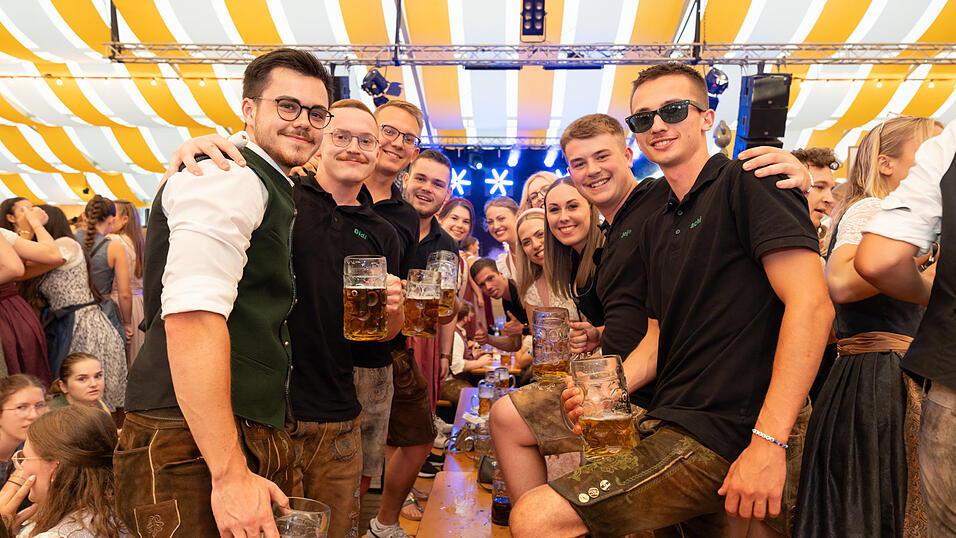 Die Partybilder vom Freitag, 16. August, aus dem Festzelt Nothaft. Die Partybilder vom Freitag, 16. August, aus dem Festzelt Nothaft.