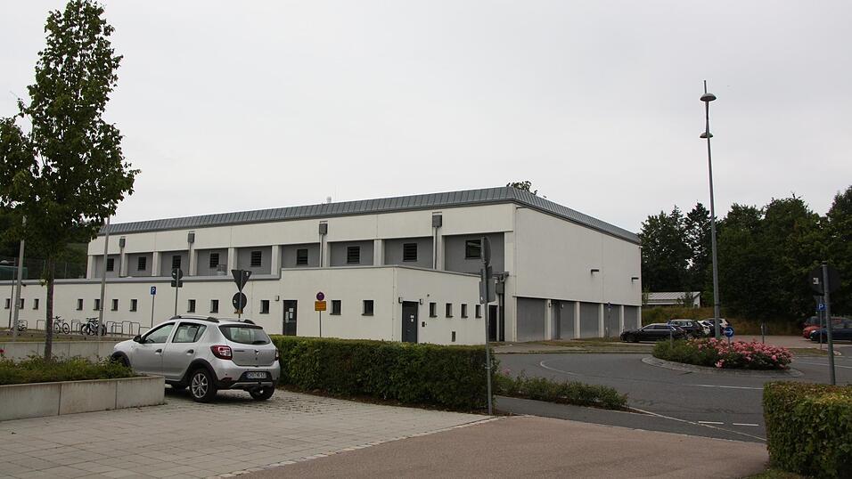 Die Dreifach-Turnhalle braucht ein neues Dach.