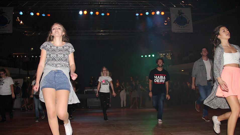 Die Bilder vom Abschlussball der Tanzschule Seidel in der Fraunhofer-Halle am 28. November. Die Bilder vom Abschlussball der Tanzschule Seidel in der Fraunhofer-Halle am 28. November.