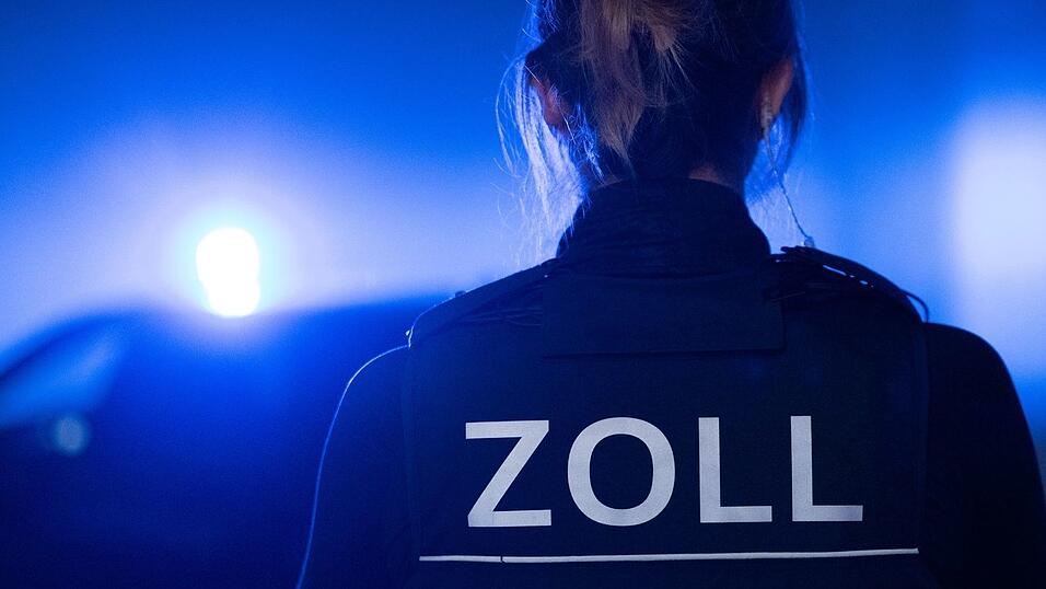 Die Beamten kontrollierten 77 Beschäftigte aus 25 Nationen. (Symbolbild) Die Beamten kontrollierten 77 Beschäftigte aus 25 Nationen. (Symbolbild)