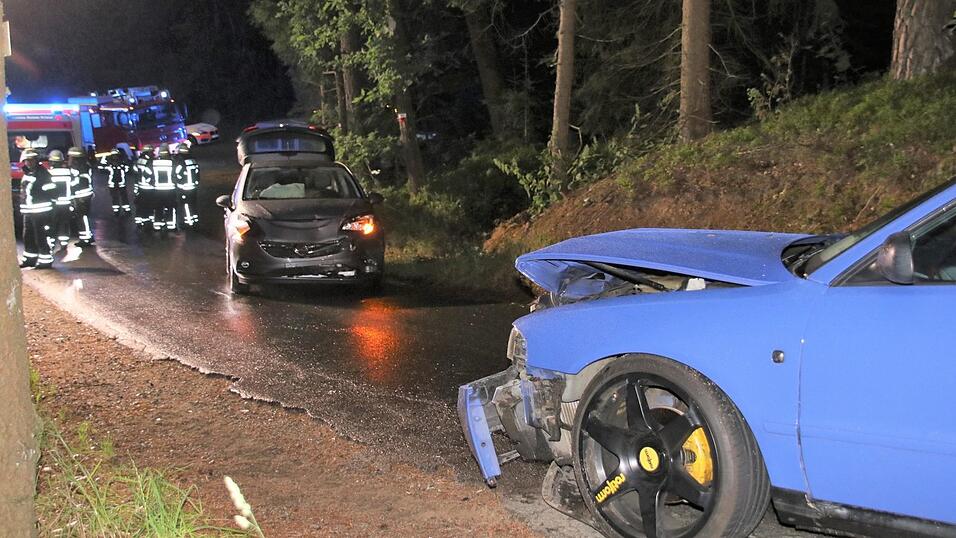 Im Bereich der Voggendorfer Straße prallten zwei Fahrzeuge zusammen. Im Bereich der Voggendorfer Straße prallten zwei Fahrzeuge zusammen.