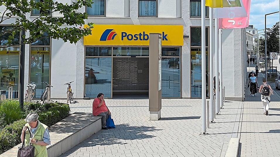 Keine Zukunft soll es für die Postbankfiliale in der Josef-Dahlem-Straße im Dörnberg-Quartier geben. Keine Zukunft soll es für die Postbankfiliale in der Josef-Dahlem-Straße im Dörnberg-Quartier geben.