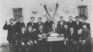 Die Neuschwansteiner Sch&uuml;tzen: ein Gr&uuml;ndungsfoto von 1900.