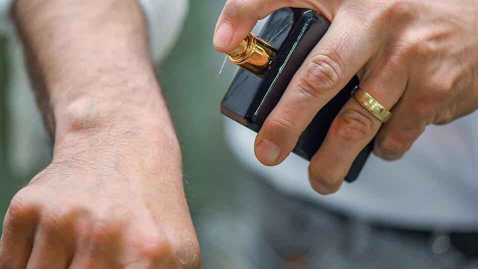 Nach dem zweiten Notruf: Polizisten nehmen Landshuter sein Parfum weg (Symbolbild)