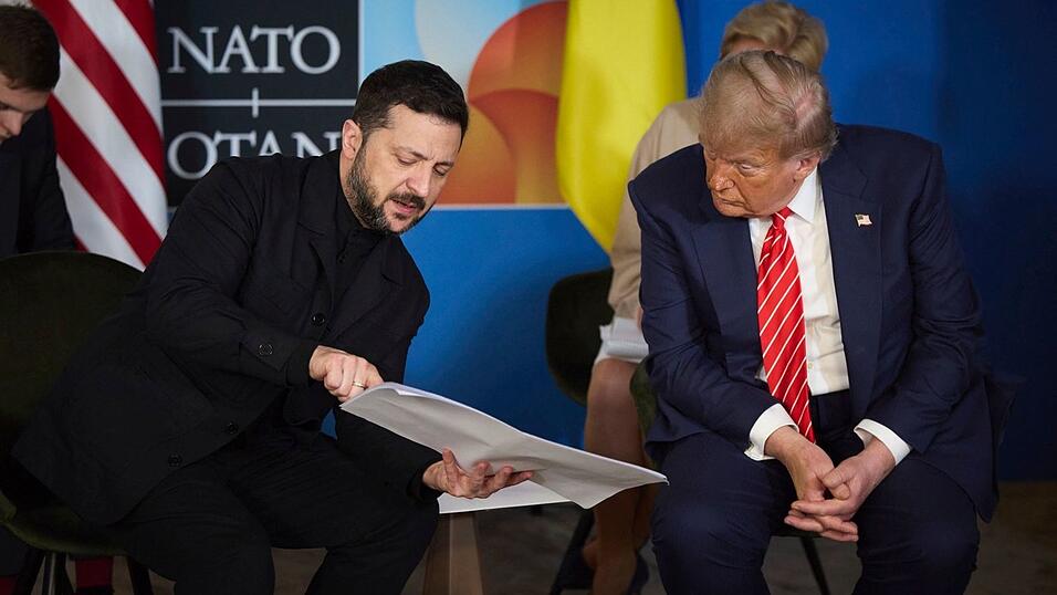 Die Beziehungen zwischen dem ukrainischen Präsidenten Wolodymyr Selenskyj und US-Präsident Donald Trump sind nicht immer leicht gewesen. In einem Telefonat haben sie nun ihre Positionen zu Russland abgestimmt. (Archivbild) Die Beziehungen zwischen dem ukrainischen Präsidenten Wolodymyr Selenskyj und US-Präsident Donald Trump sind nicht immer leicht gewesen. In einem Telefonat haben sie nun ihre Positionen zu Russland abgestimmt. (Archivbild)