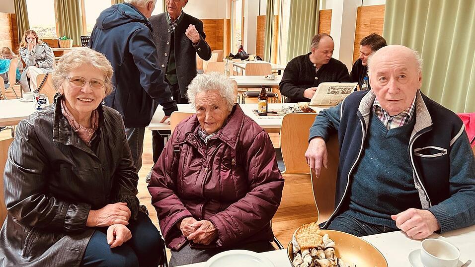 Anni M&uuml;hlbauer, Anna Koller und Ernst Neumaier von den Lamer S&auml;ngern geh&ouml;rten vor 43 Jahren zu den Mitwirkenden.