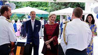 Es ist der erste offizielle Besuch britischer Royals in Portugal seit 15 Jahren. Es ist der erste offizielle Besuch britischer Royals in Portugal seit 15 Jahren.