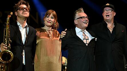 Magnus Lindgren, Ida Sand, Götz Alsmann und Torsten Goods (von links) beeindruckten als Solisten gemeinsam mit der SWR Big Band.