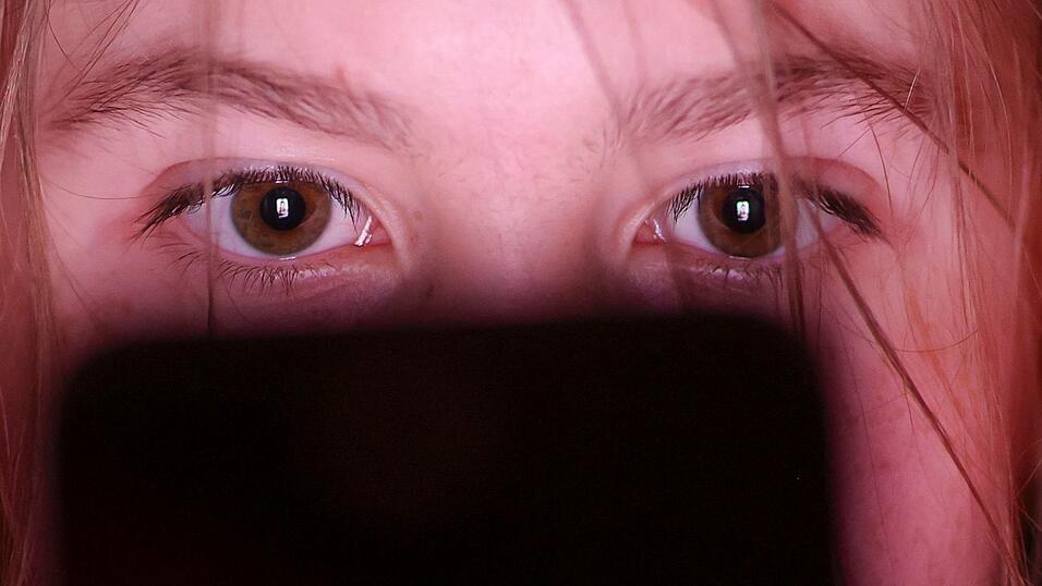 Die Vorst&ouml;&szlig;e von SPD und CDU sehen vor, dass Kinder erst ab 14 Jahren auf Online-Plattformen wie Tiktok und Co. d&uuml;rfen sollen. (Symbolbild)