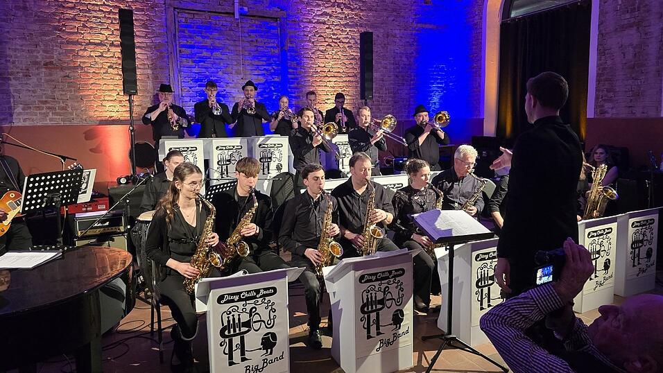 Klanggewaltig feuerte &bdquo;Dizzy Chills Beats&ldquo; aus allen Rohren und begeisterte.