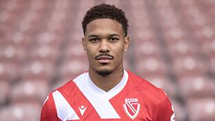 Justin Butler berichtete, dass er mit Affenlauten beleidigt wurde.