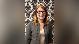 Lena Fuchs ist Friseurmeisterin bei Robert's Barber Shop in Straubing. (Foto: David Voltz)