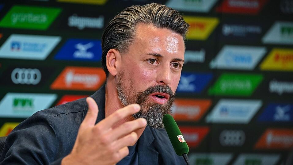 Steht vor dem ersten Pflichtspiel mit dem FC Augsburg: Trainer Sandro Wagner.