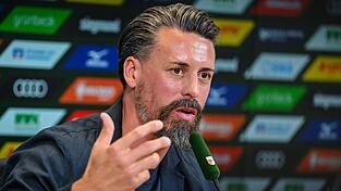 Steht vor dem ersten Pflichtspiel mit dem FC Augsburg: Trainer Sandro Wagner.