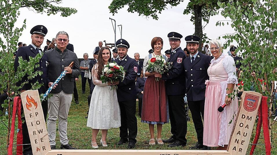 Die Freiwillige Feuerwehr Frengkofen kann ihre Ehrenämter besetzen - von links: Markus Schrödl, Otto Maier, Laura Kolbinger, Michael Hof, Franziska Kainzbauer, Stefan Schrödl, Michael Beer und Gertraud Rissmann. Die Freiwillige Feuerwehr Frengkofen kann ihre Ehrenämter besetzen - von links: Markus Schrödl, Otto Maier, Laura Kolbinger, Michael Hof, Franziska Kainzbauer, Stefan Schrödl, Michael Beer und Gertraud Rissmann.