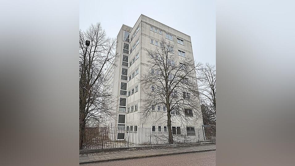 2020 hat die Stadt das ehemalige 'Divisionsgeb&auml;ude' vom Bund erstanden. Wo einst das Milit&auml;r sa&szlig;, soll nun eine Zwischennutzung erfolgen.