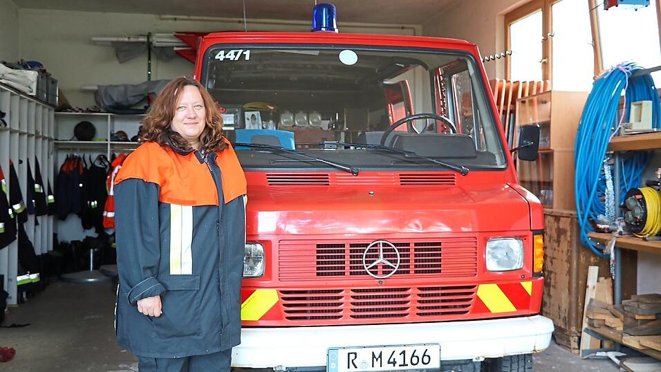 Die erste Feuerwehrkommandantin in der Geschichte Oberdeggenbachs: Claudia Buchner fühlt sich wohl in ihrer neuen Rolle.