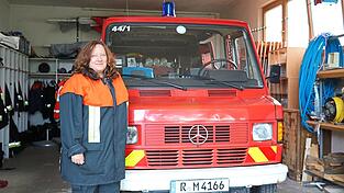 Die erste Feuerwehrkommandantin in der Geschichte Oberdeggenbachs: Claudia Buchner fühlt sich wohl in ihrer neuen Rolle.