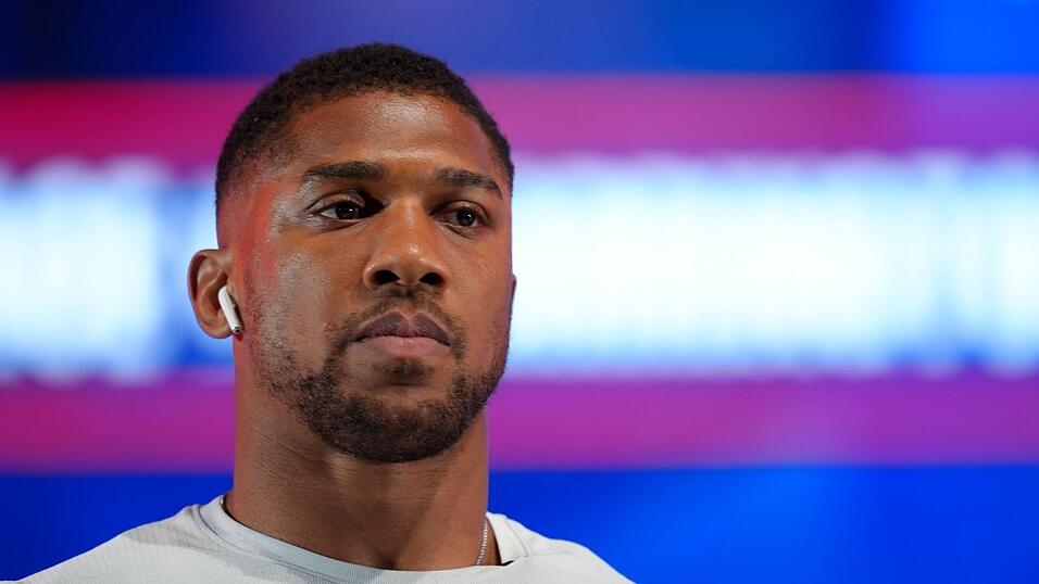 Anthony Joshua erholt sich von den Folgen seines schweren Unfalls, bei dem zwei Menschen starben. (Archivbild)