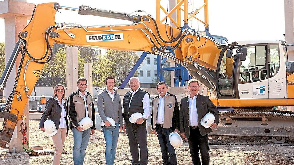 Die Führungsmannschaft der Firma Feldbauer mit (von links) Martina Teichgräber, Martin Heuschneider, Johann Feldbauer junior, Johann Feldbauer senior, Johann Fisch und Josef Simml.