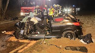 Für einen Menschen geht dieser Unfall lebensgefährlich aus.