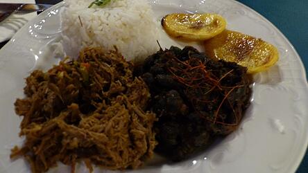 Das 'Pabellón Criollo' kreierte Margarita Hanke aus Tafelspitz vom regionalen Angusrind, schwarzen Bohnen, Reis und gebackenen Kochbananen.