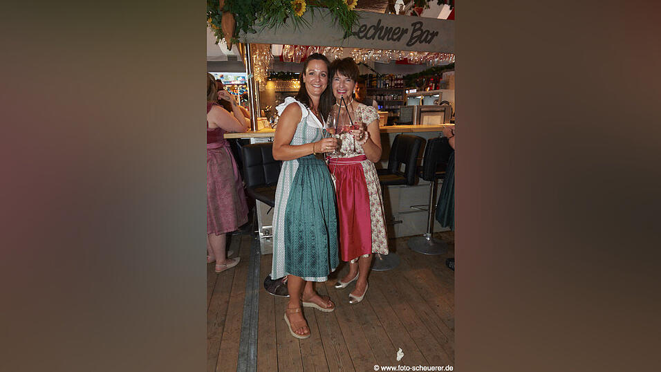 Die Partybilder vom Dienstag, 11. August, aus dem Festzelt Lechner. Die Partybilder vom Dienstag, 11. August, aus dem Festzelt Lechner.