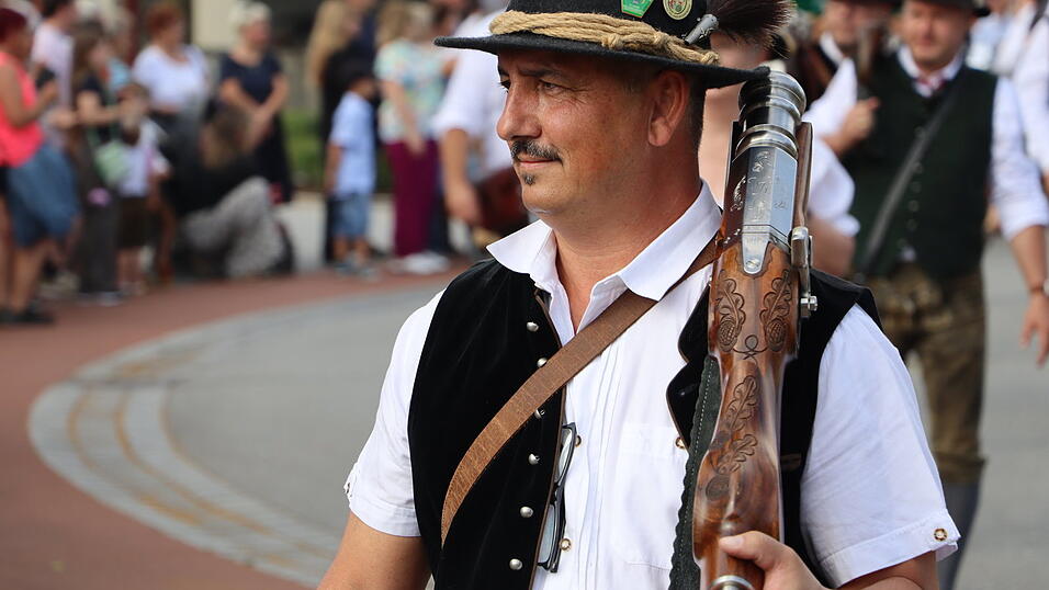 Am Freitag startete das Landauer Volksfest.