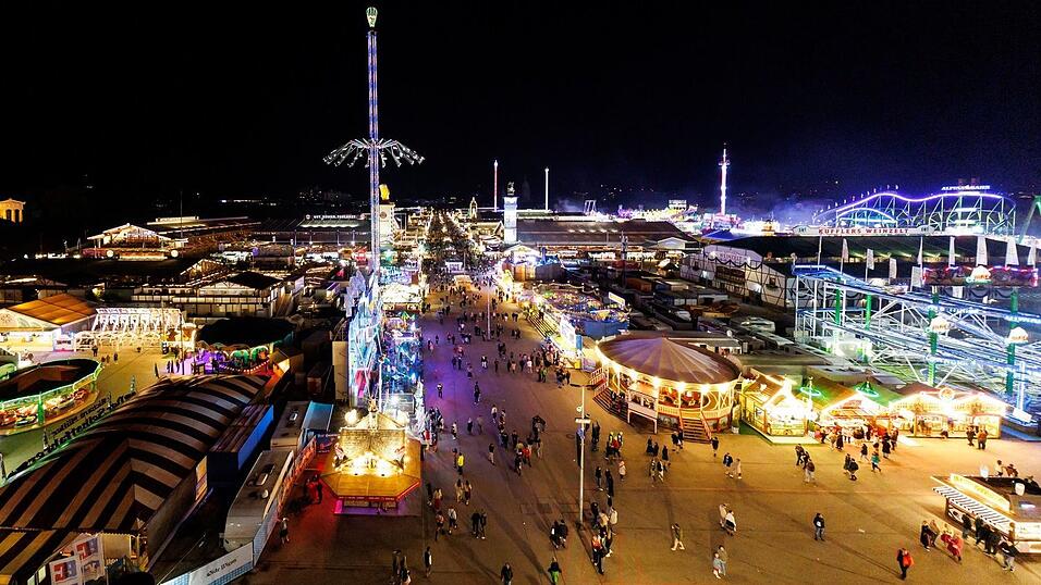 Das Münchner Oktoberfest durfte am Mittwochabend nach einer Bombendrohung wieder öffnen.