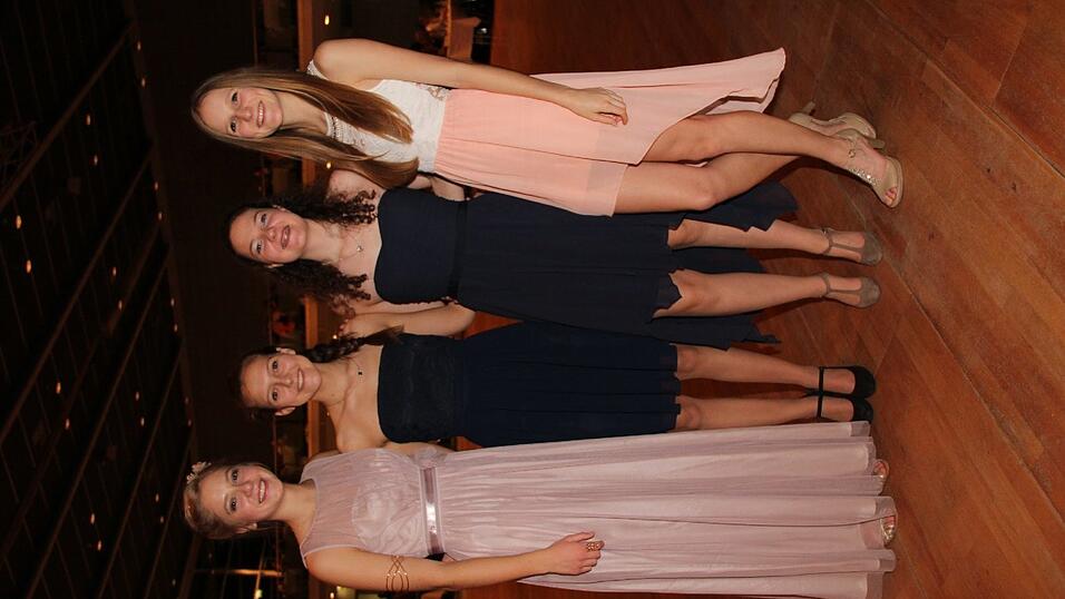 Die Bilder vom Abschlussball der Tanzschule Seidel in der Fraunhofer-Halle am 28. November. Die Bilder vom Abschlussball der Tanzschule Seidel in der Fraunhofer-Halle am 28. November.